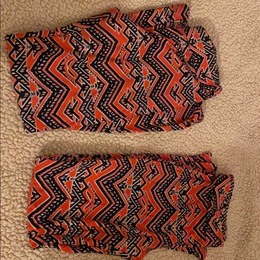 2 pairs of the same kids leggings